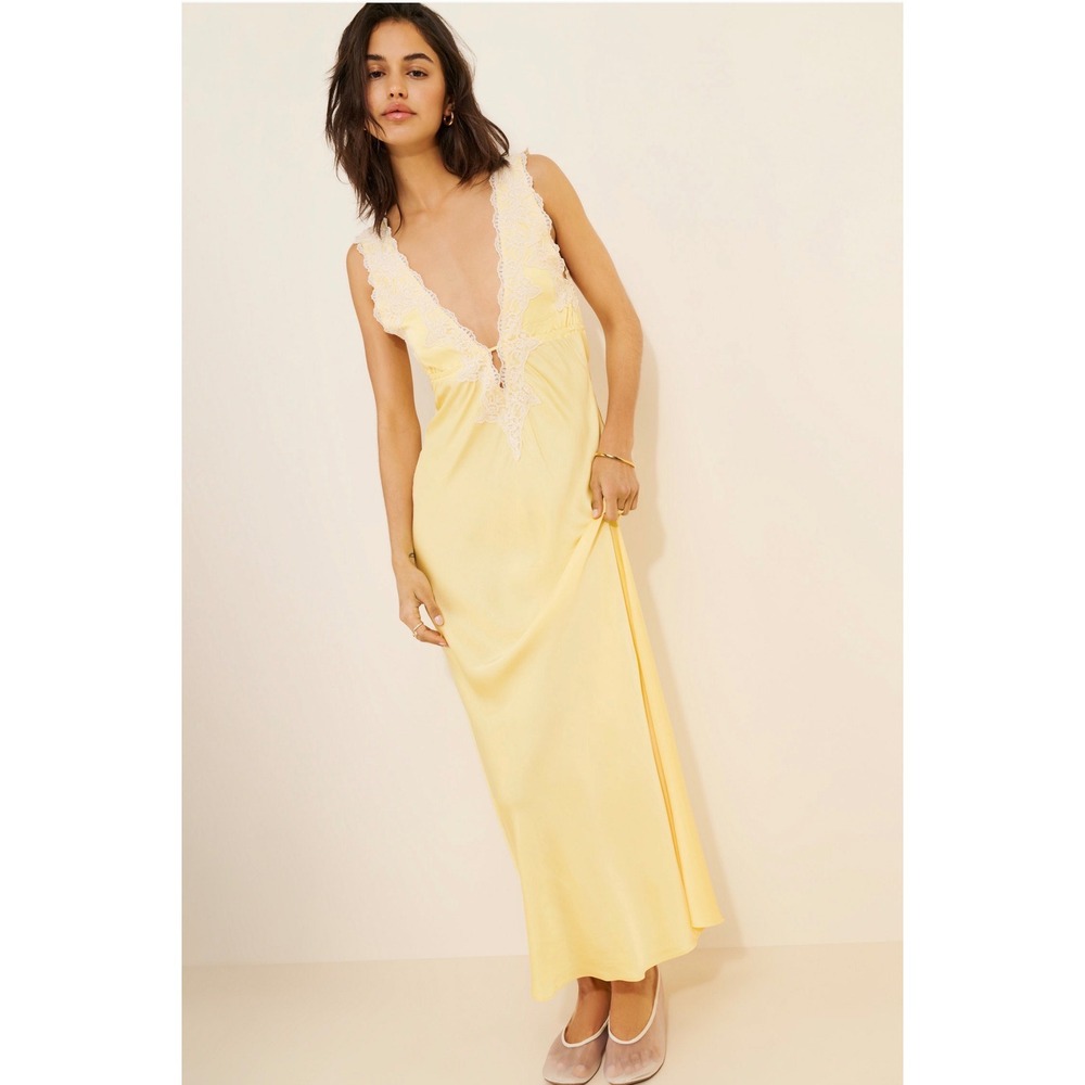 Rumored Yellow Lace Trim V-Neck Maxi Dress Pale Yellow Satin Feel
Size: L